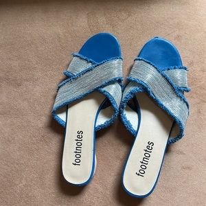 Súper comfortable flat like new ( right foot scratch see pictures)